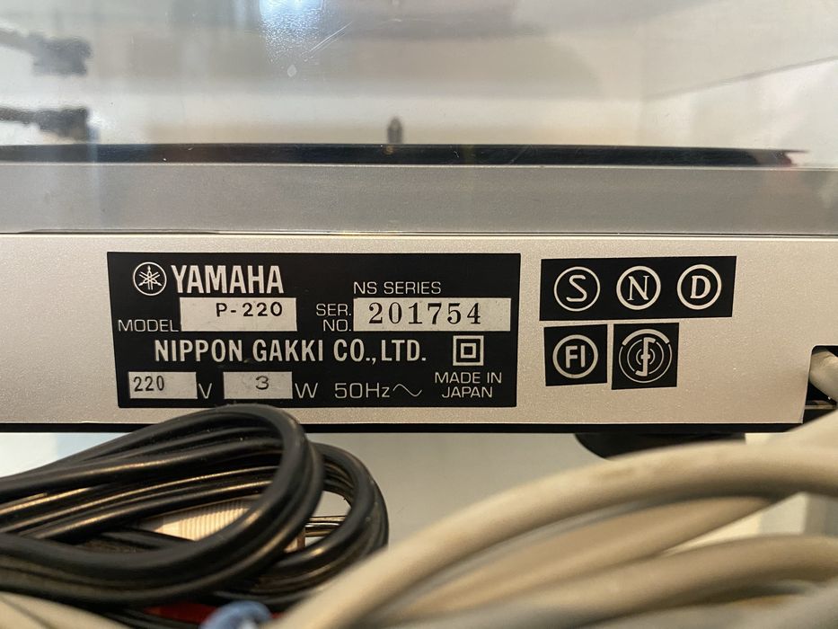 Вініл вініловий програвач Yamaha P-220