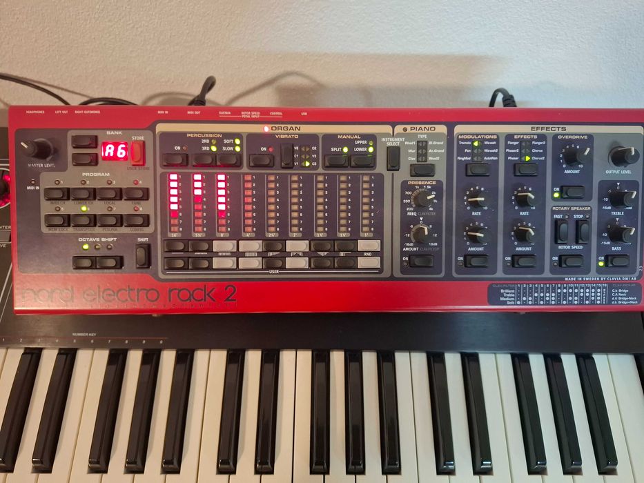 Nord Electro Rack 2 + teclado midi CME UF70