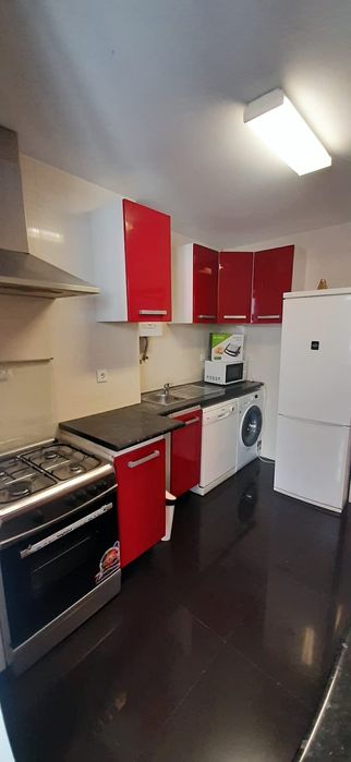 Quarto de CASAL,Janela grande. Metro Alto Moinhos. Lisboa. Caução