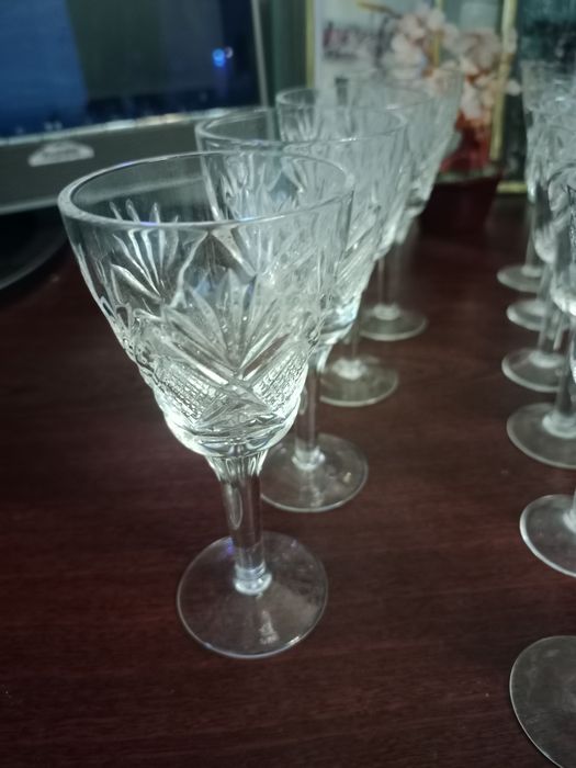 Кришталеві вишукані рюмки, чарочки