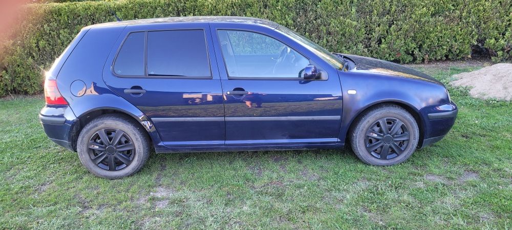 Vw Golf 1.6 rok 2000 długie opłaty