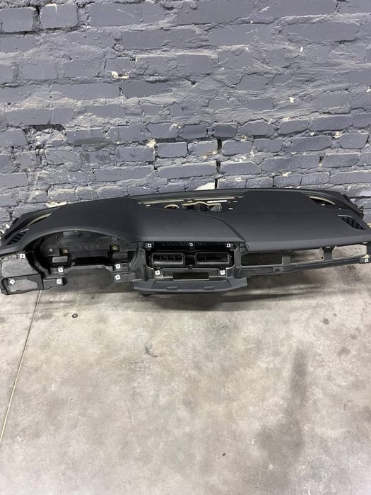 Торпеда / панель приборів Audi A4 B9 / Audi A4 B9 Allroad