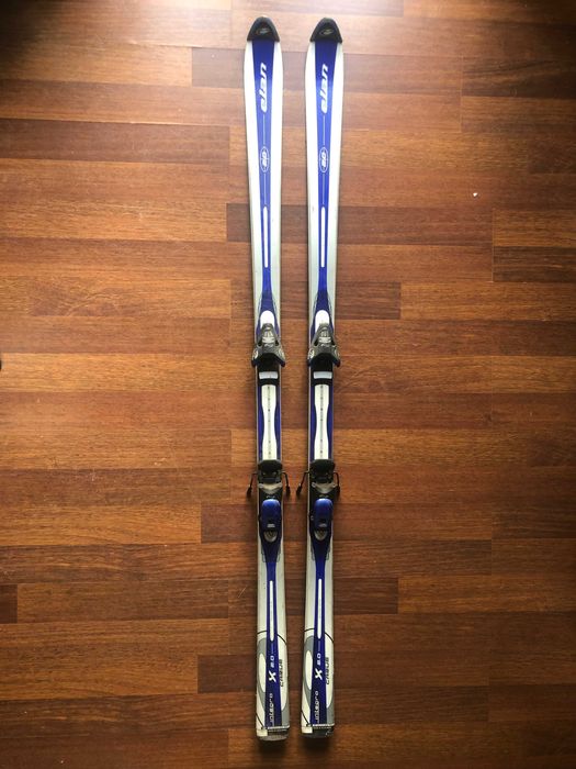 Zestaw narciarski - narty, buty, kask, gogle