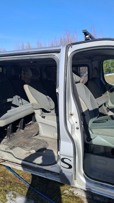 Nisan primaster trafic vivaro oszklony zamiana 7osobowy  nawiewy