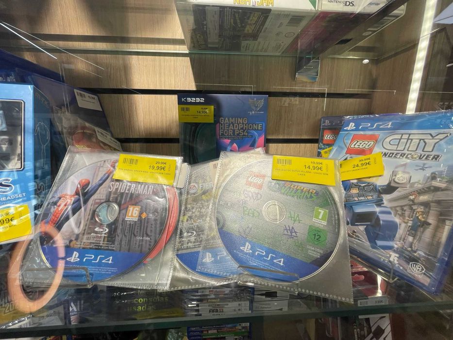 Vendo Jogos PS4 NOVOS E USADOS - Separadamente ou Pack Completo