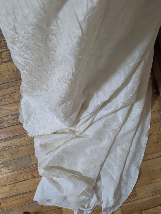 Продам весільну сукню випускний