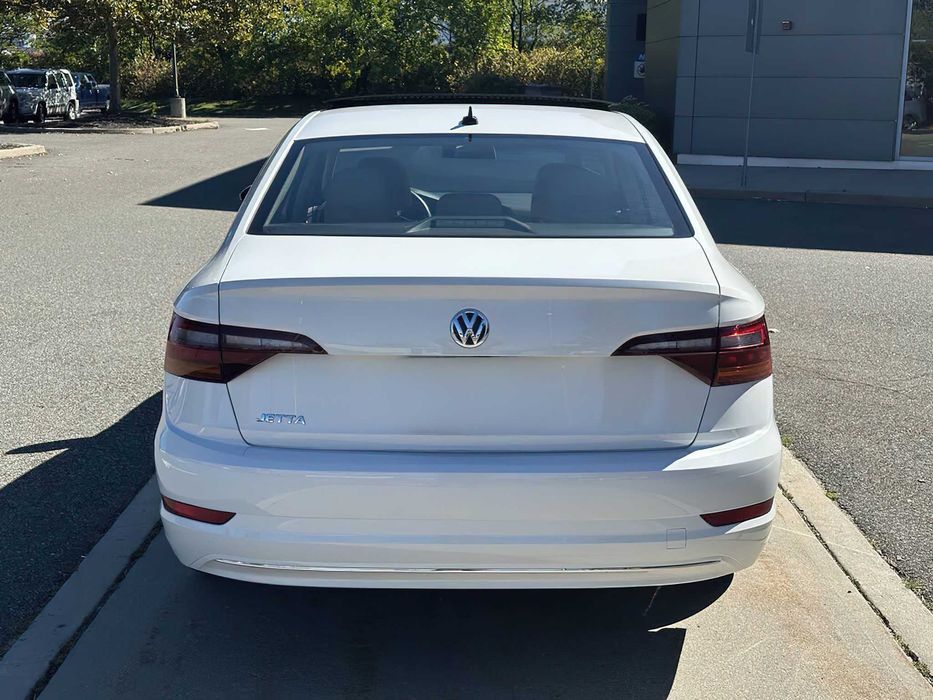 Volkswagen Jetta      2018