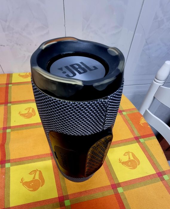 Coluna JBL Charge Essential em bom estado