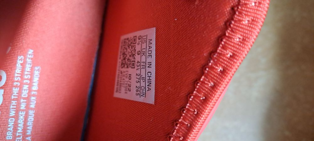 Adidas  buty.       .