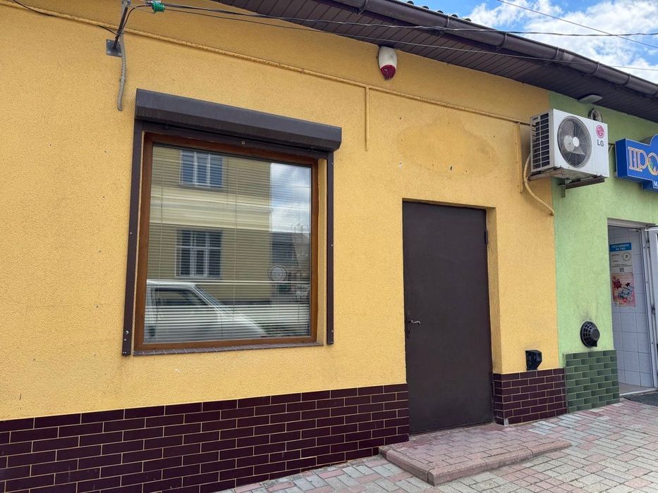 Продається нежитлове приміщення 28,5 м² — вул. Д. Галицького, м. Старий Самбір