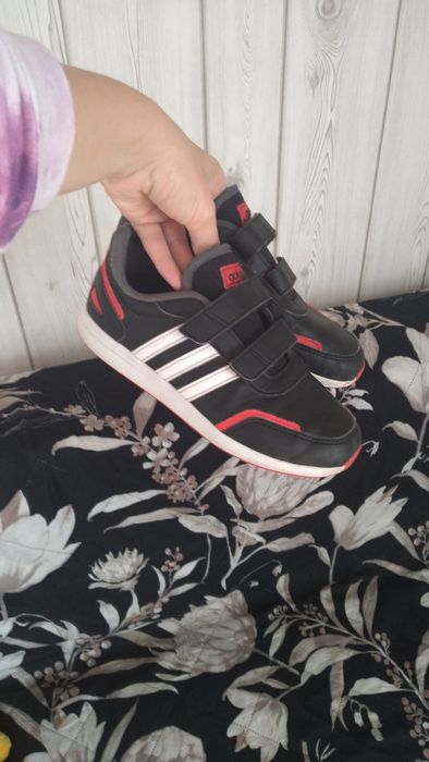 Czarne chłopięce buty adidas na rzepy 35