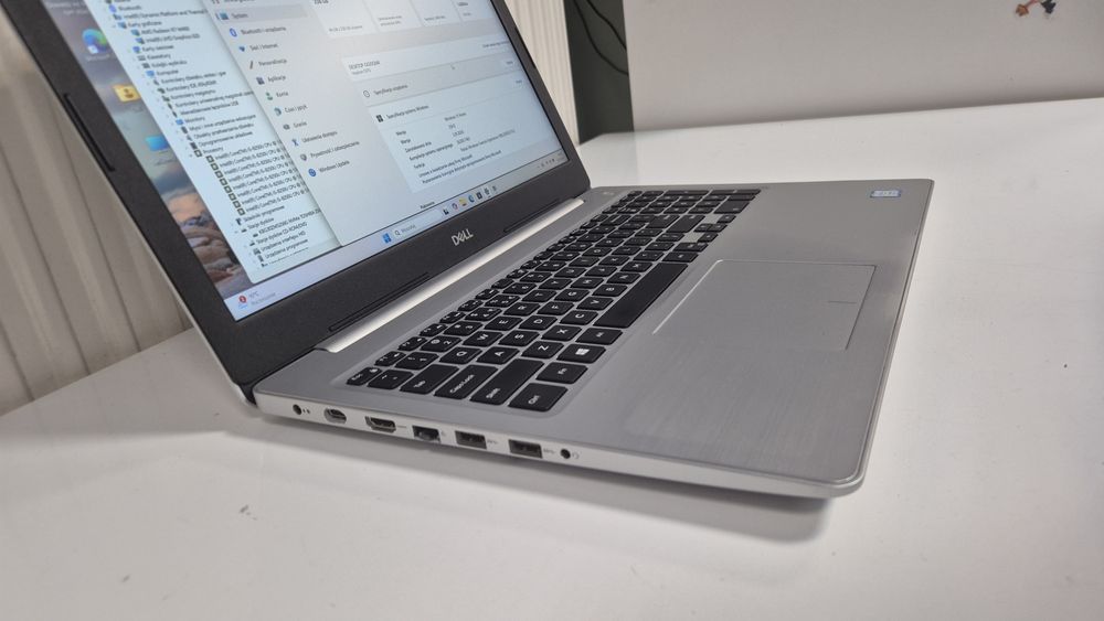 Dell Inspiron 5570 15,6FHD/i5-8250u/16GB/R530/256SSD/WIN11