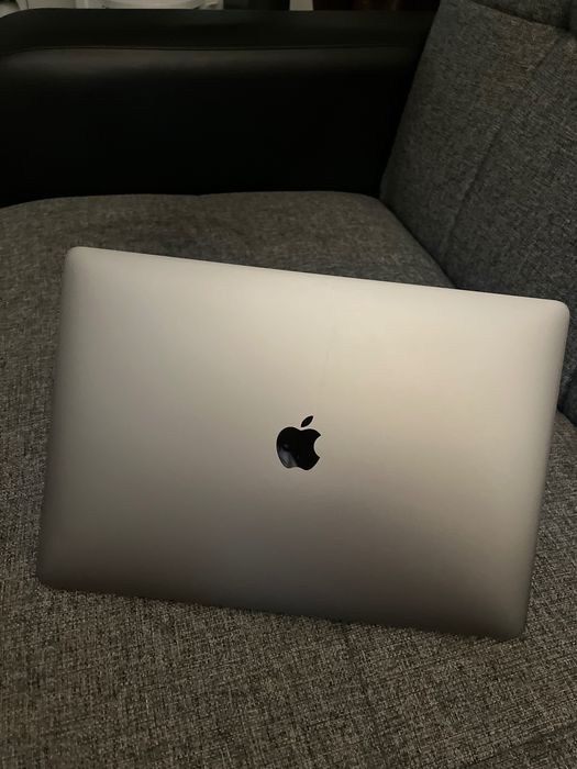 MacBook Pro 15, 2017436852570016993281