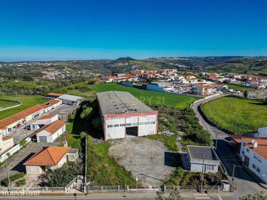 Armazém de 1080m2 com terreno de 7080m2 com afetação de armazéns e act