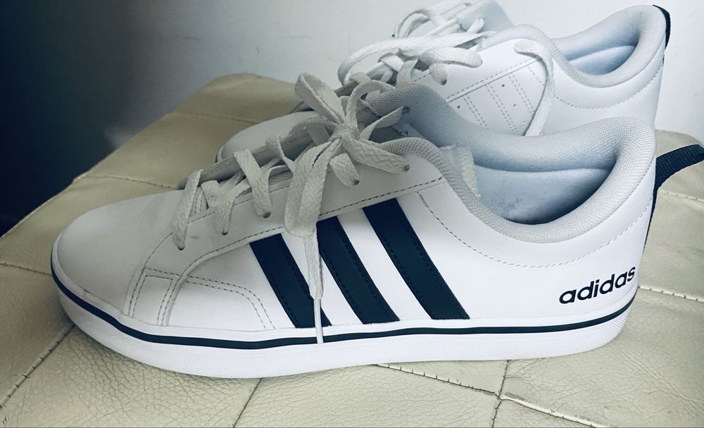 Sapatilhas adidas como novas