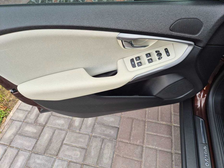 Автомобіль Volvo V40 Cross Country 2018