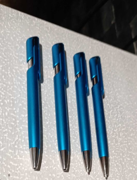 Material escritório e comércio composto por 30 peças - Quase tudo Novo