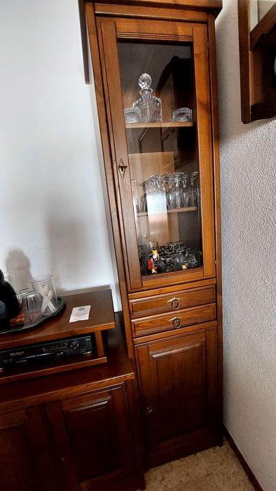 Móvel de tv com lateral, em madeira maciça de cerejeira