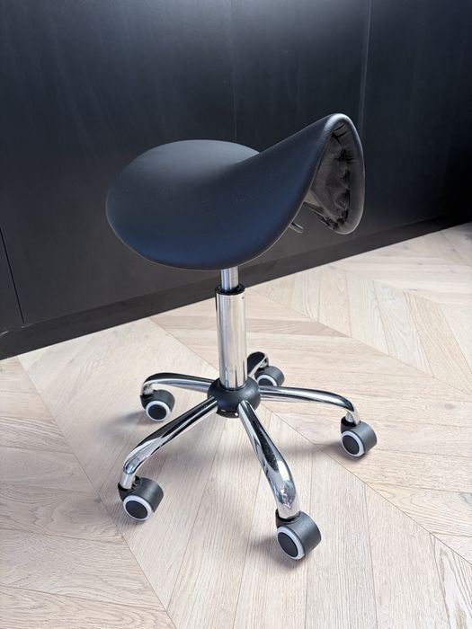 Taboret kosmetyczny czarny