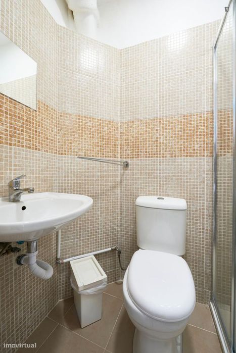 Quarto - localizado em Entrecampos Lisbon