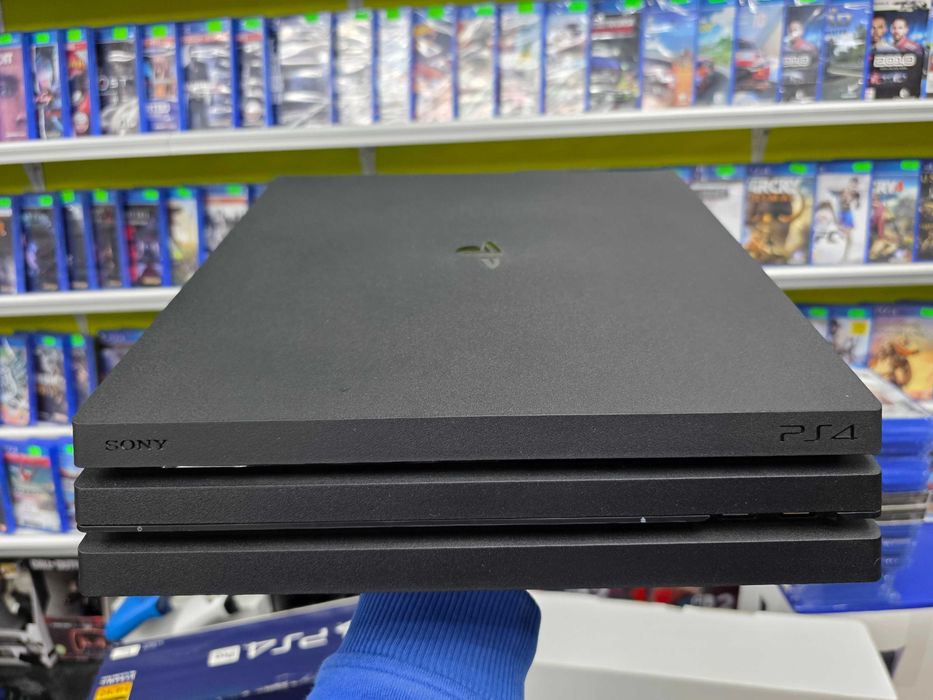 STAN KOLEKCJONERSKI Konsola PS4 Playstation 4 PRO 1TB fabryczny zestaw