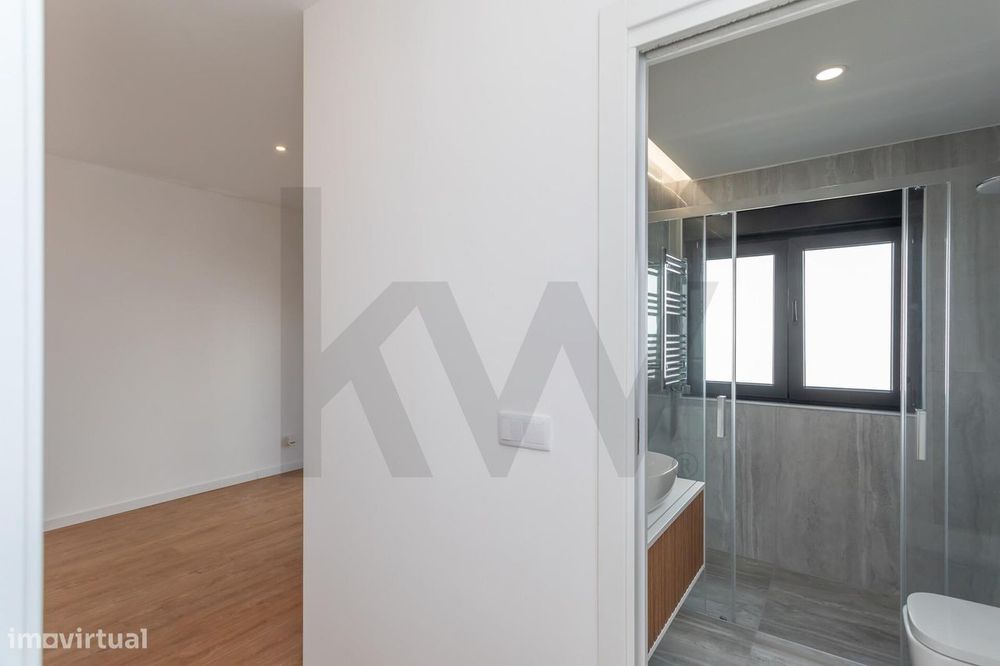 Charmosa Moradia T5 com Jardim Totalmente Remodelada -  Sassoeiros, Ca