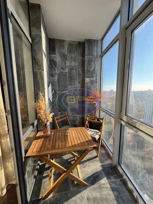 Простора квартира 67 м² у ЖК «Олімпійський» з видом на парк