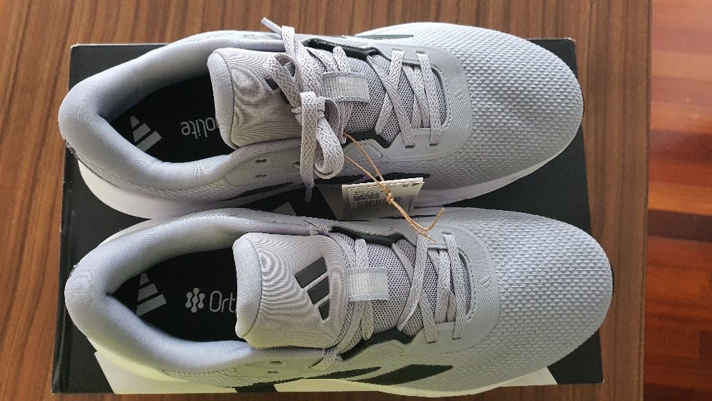 Sapatilhas Adidas, novas em caixa a estrear, 43