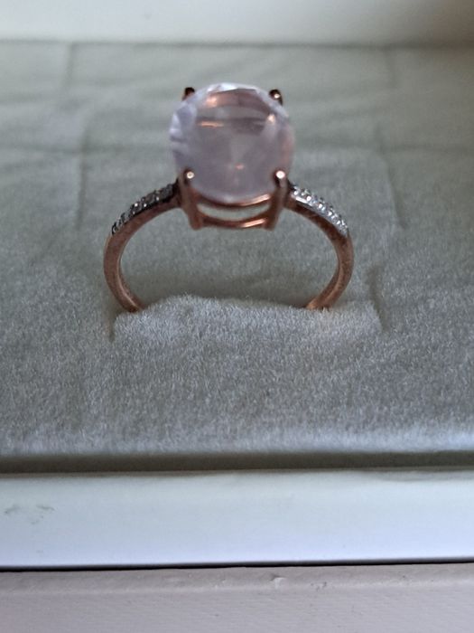 Złoty pierscionek z różowym kwarcem i diamentami 375 certyfikat
