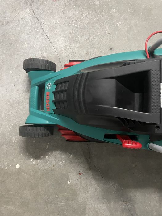 Corta Relvas BOSCH (Como Novo)