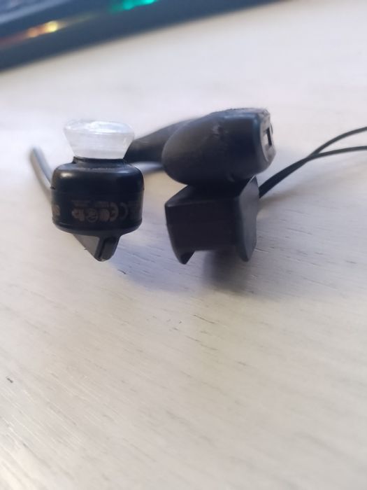 Преміум блютуз гарнітура Plantronics voyager legend
