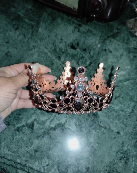 Coroa Noiva Pedras Dourado Preto