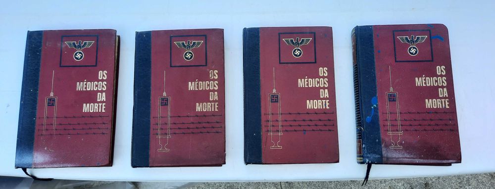 4 volumes de livros.