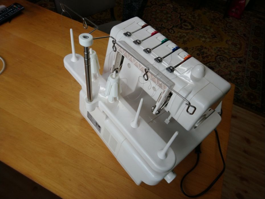 Merrylock 3000CL - 5-nitkowy coverlock - owerlok