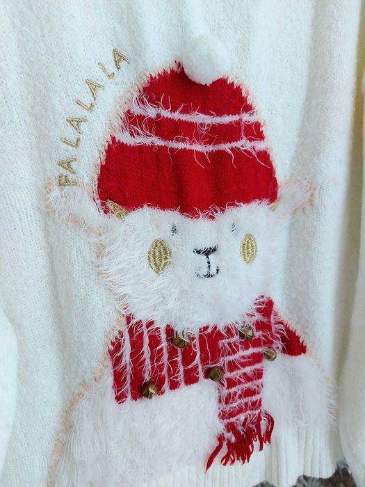 RESERVED Sweterek zimowy z dzwoneczkami biały czerwony roz. 134