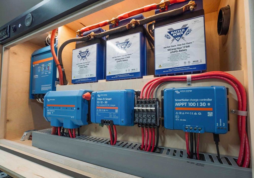 Instalacje OFF-GRID Victron LiFePO4 Kamper Bus VAN Jacht Warszawa