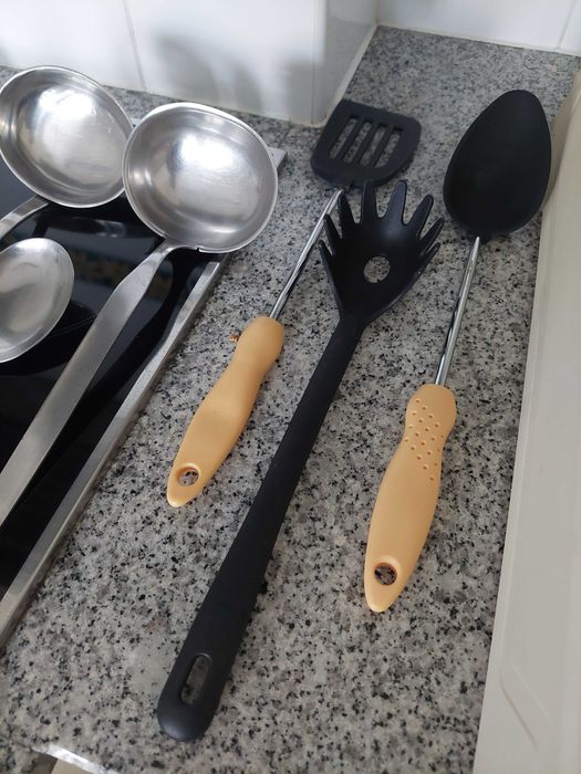 Conjunto de Utensílios de Cozinha + 2 Tábuas de corte (OFERTA)