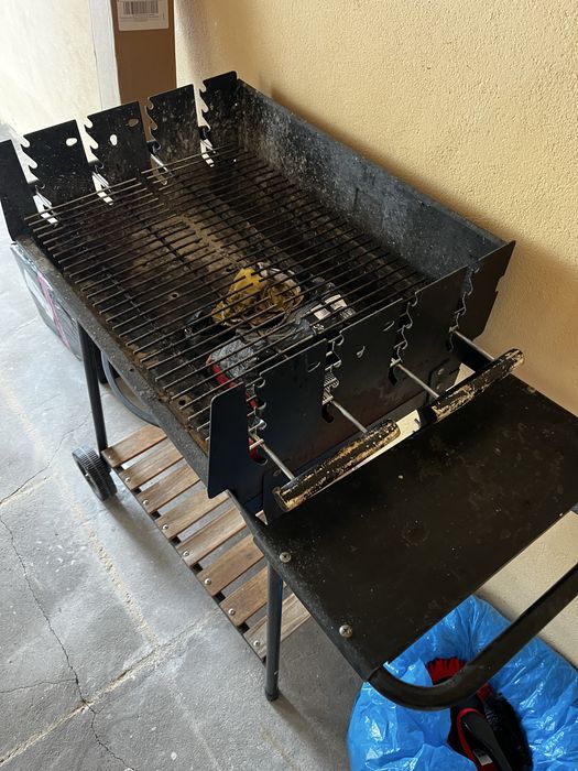 Grill tradycyjny na kółkach
