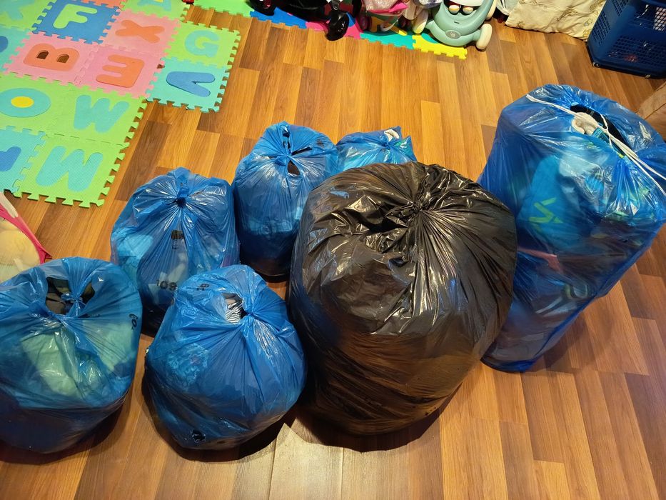 Ubrania chłopięce i damskie