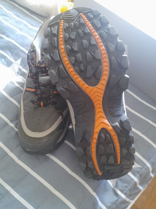 Кроссовки женские