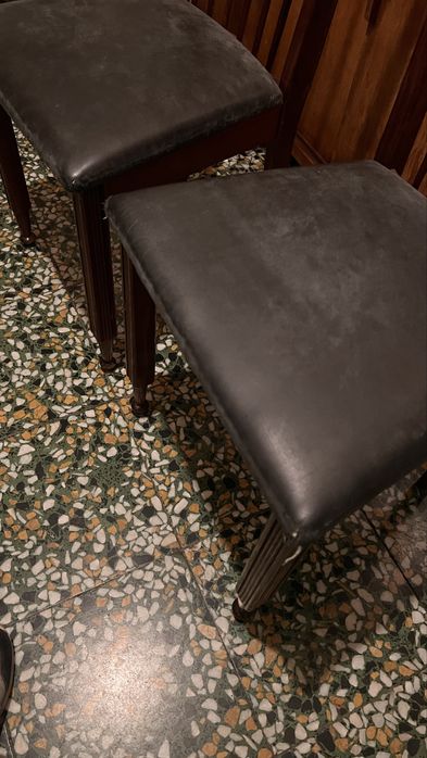 Cadeiras em madeira maciça