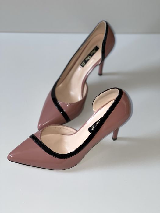 Szpilki w pięknym kolorze