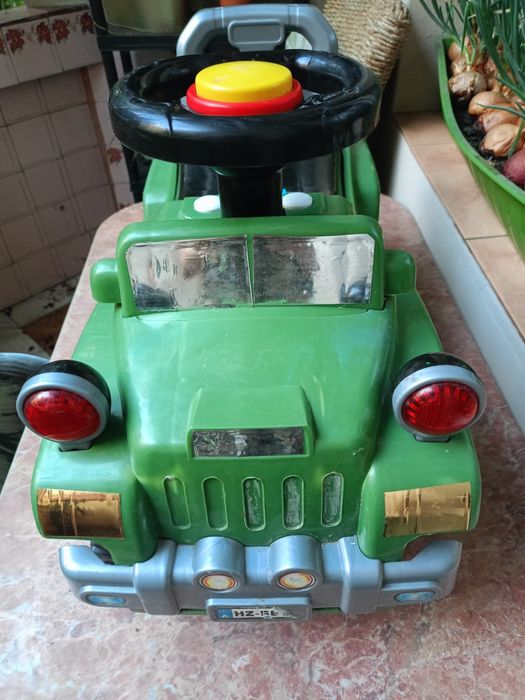 Jeździk pchacz auto
