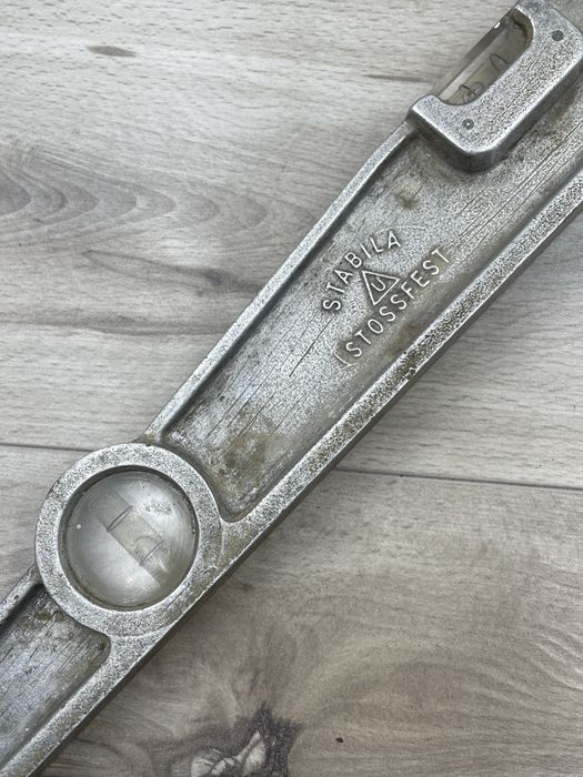 Stara aluminiowa poziomica Stabila