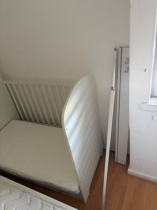 Berço com colchão em bom estado IKEA