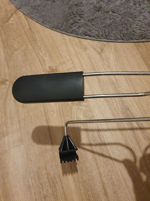 Wieszak samochodowy na koszulę / kurtkę / marynarkę