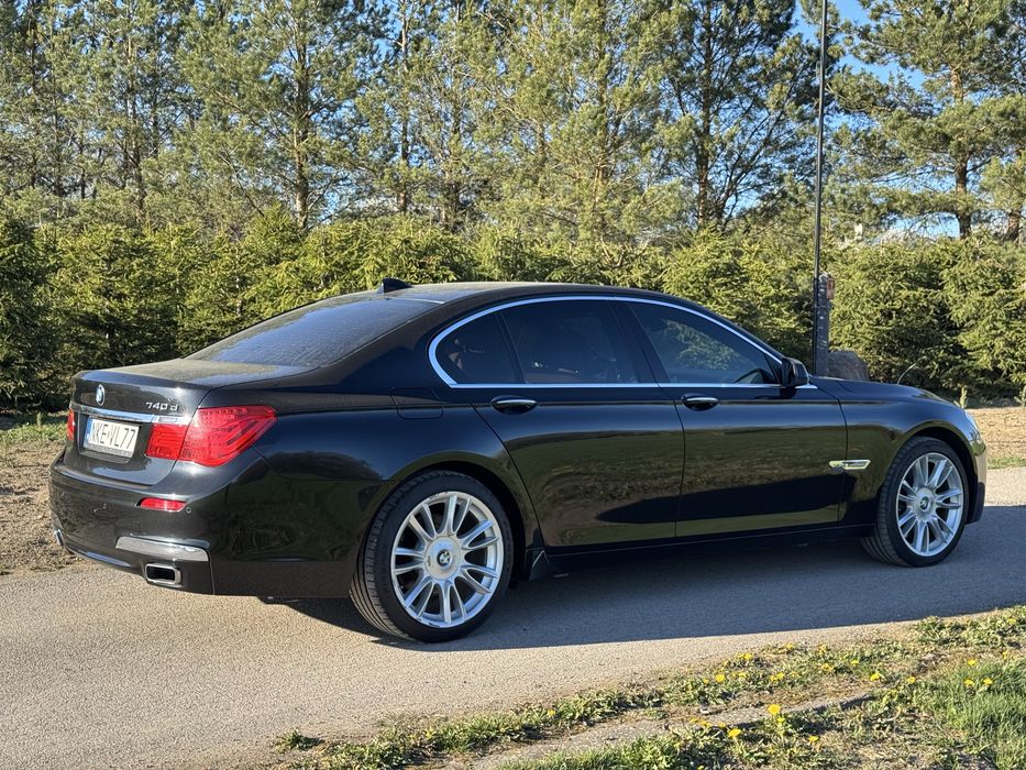 BMW Seria 7 740d dociągi masaże itp