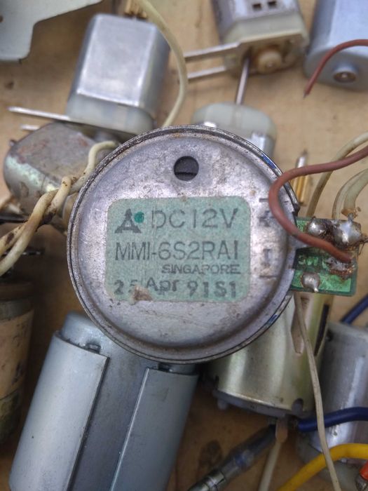 Мікроелектродвигуни DC з магнітофонів принтерів сервоприводів і т.п.
