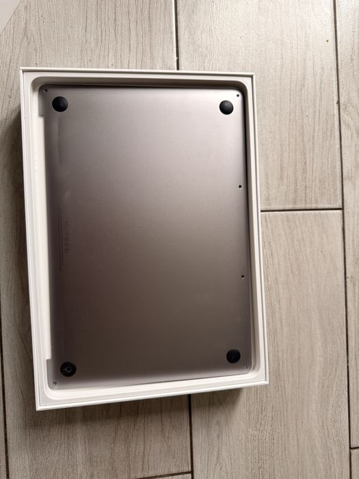Продам задню кришку на MacBook pro