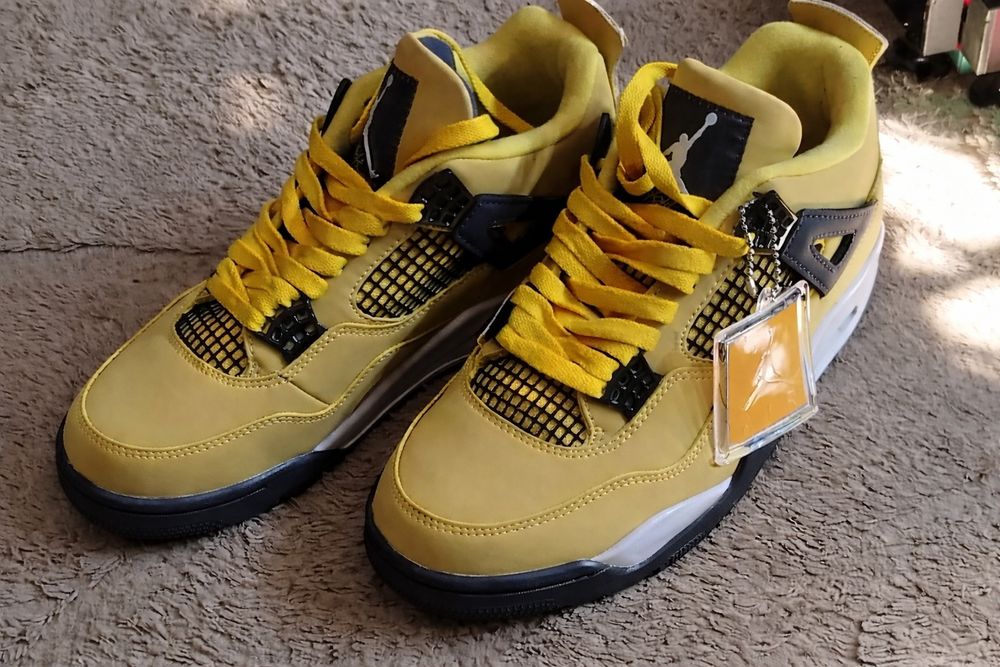 Jordan 4 Retro Lightning